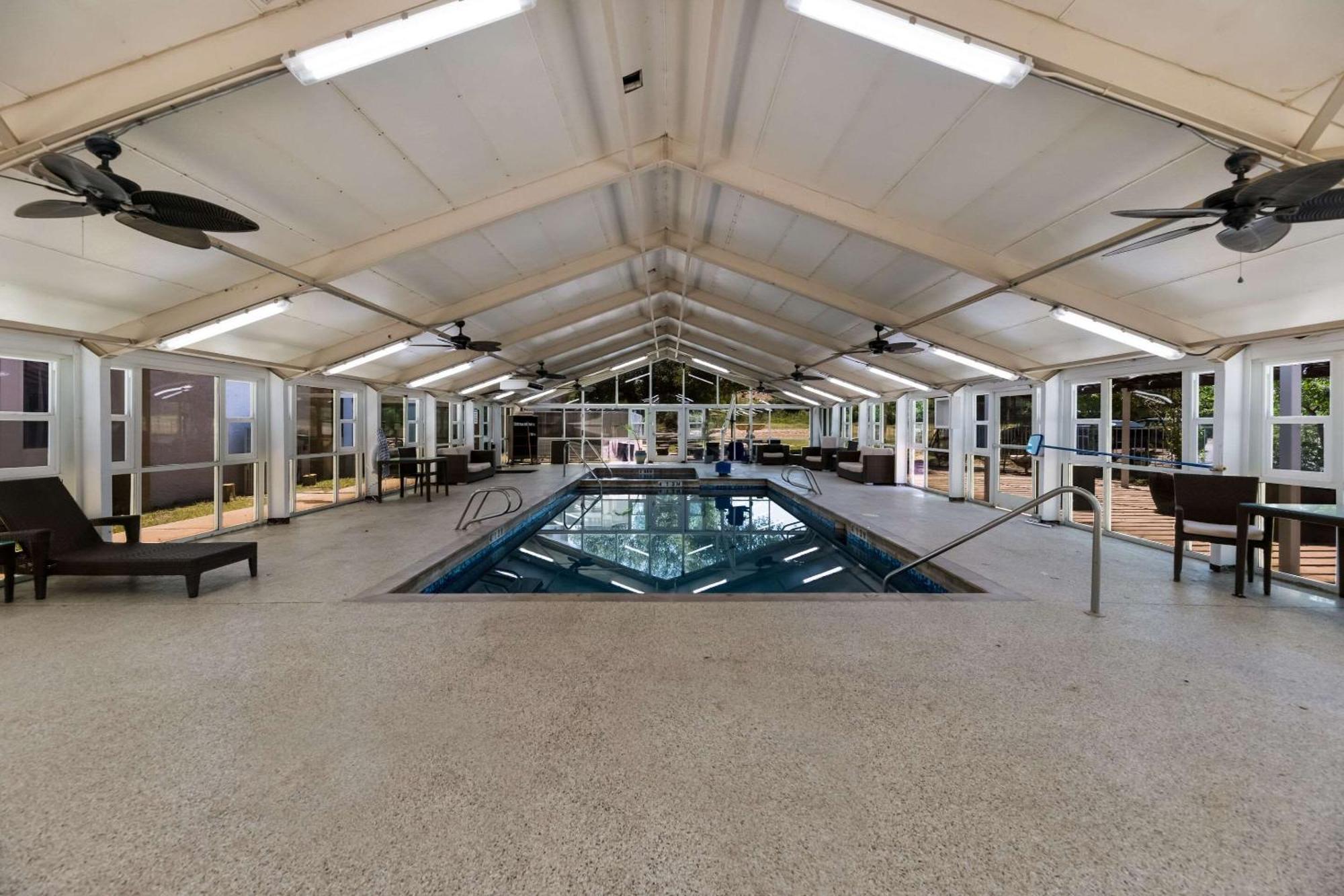 Suburban Studios Сан Анджело Экстерьер фото